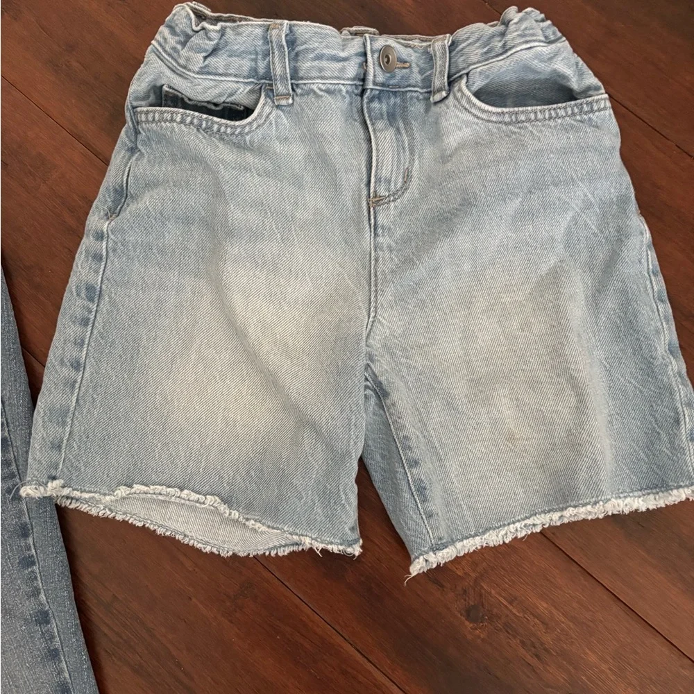 Children’s Place girls bundle size 12 and good condition- 2 pairs of shorts